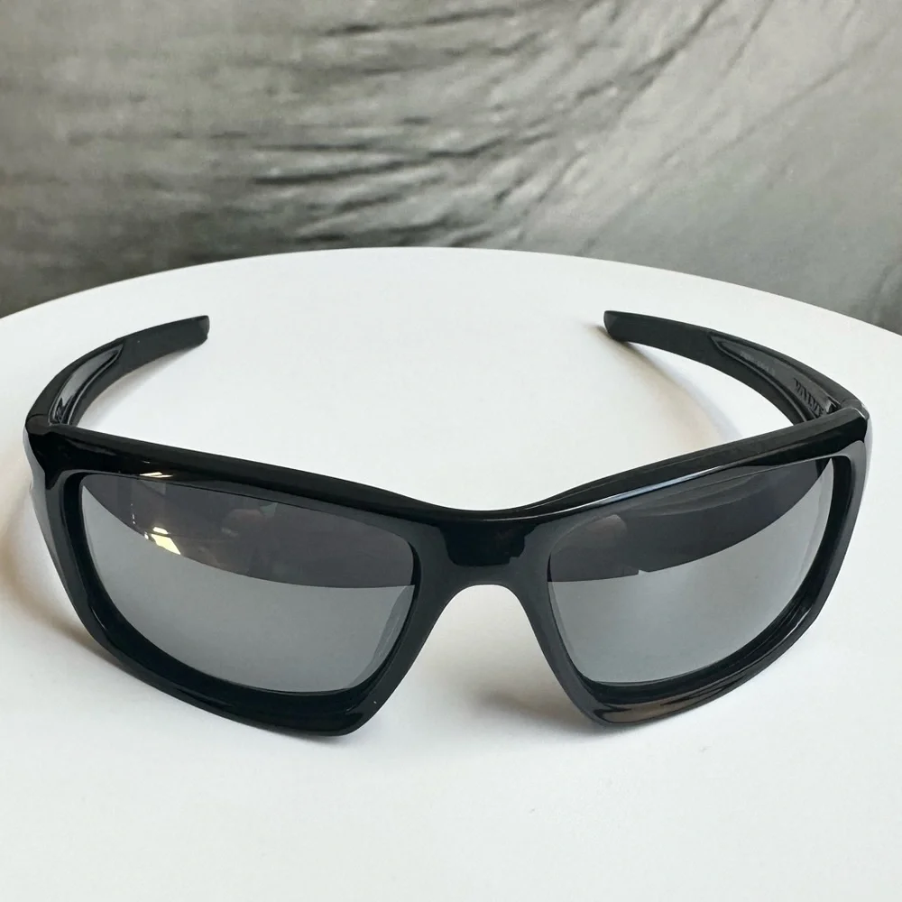 🕶️OAKLEY 🕶️ Valve Black Sunglasses OO9236